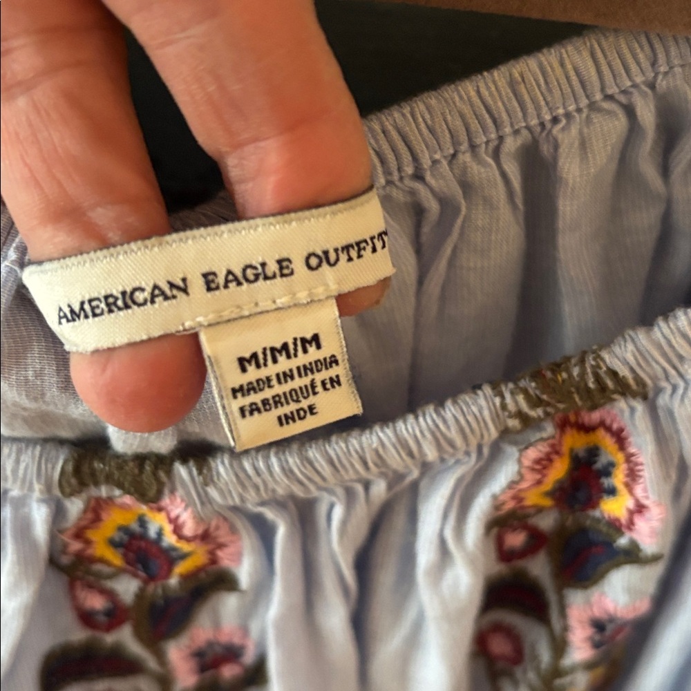 American Eagle Outfitters Light blue Embroidered Blouse sz Med - Picture 2 of 7
